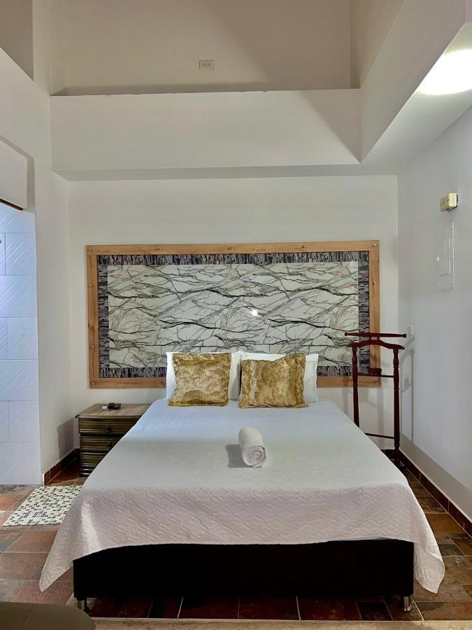 Hotel Torre Primavera Medellin Bagian luar foto