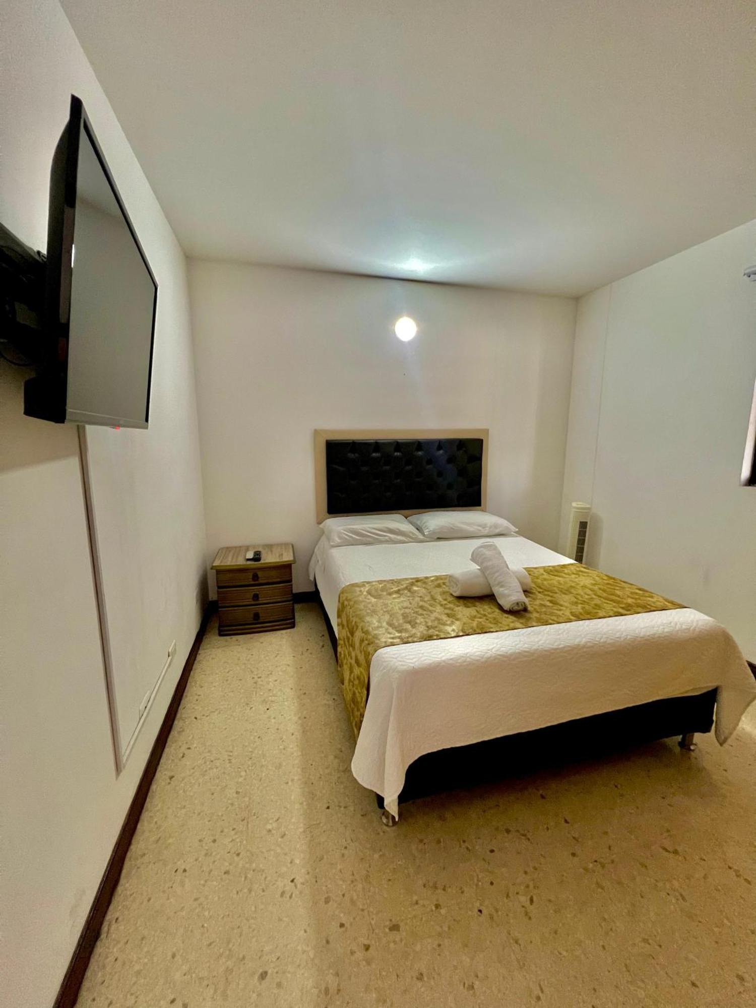 Hotel Torre Primavera Medellin Bagian luar foto