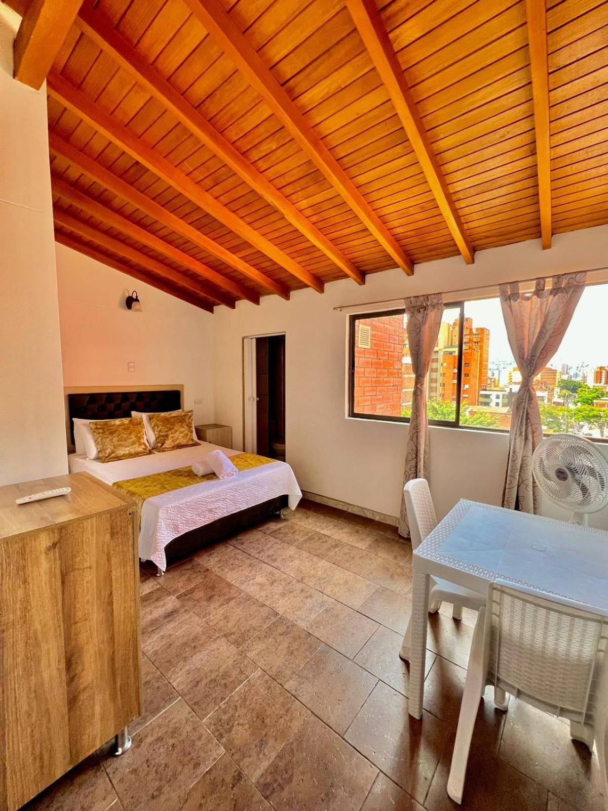Hotel Torre Primavera Medellin Bagian luar foto