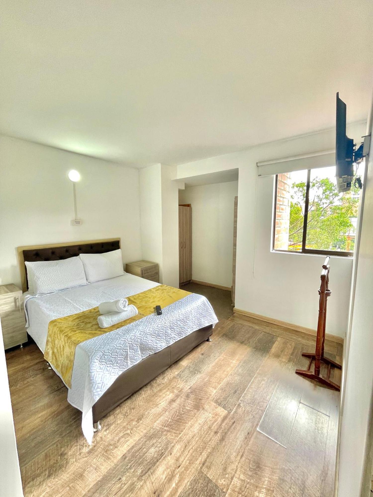 Hotel Torre Primavera Medellin Bagian luar foto