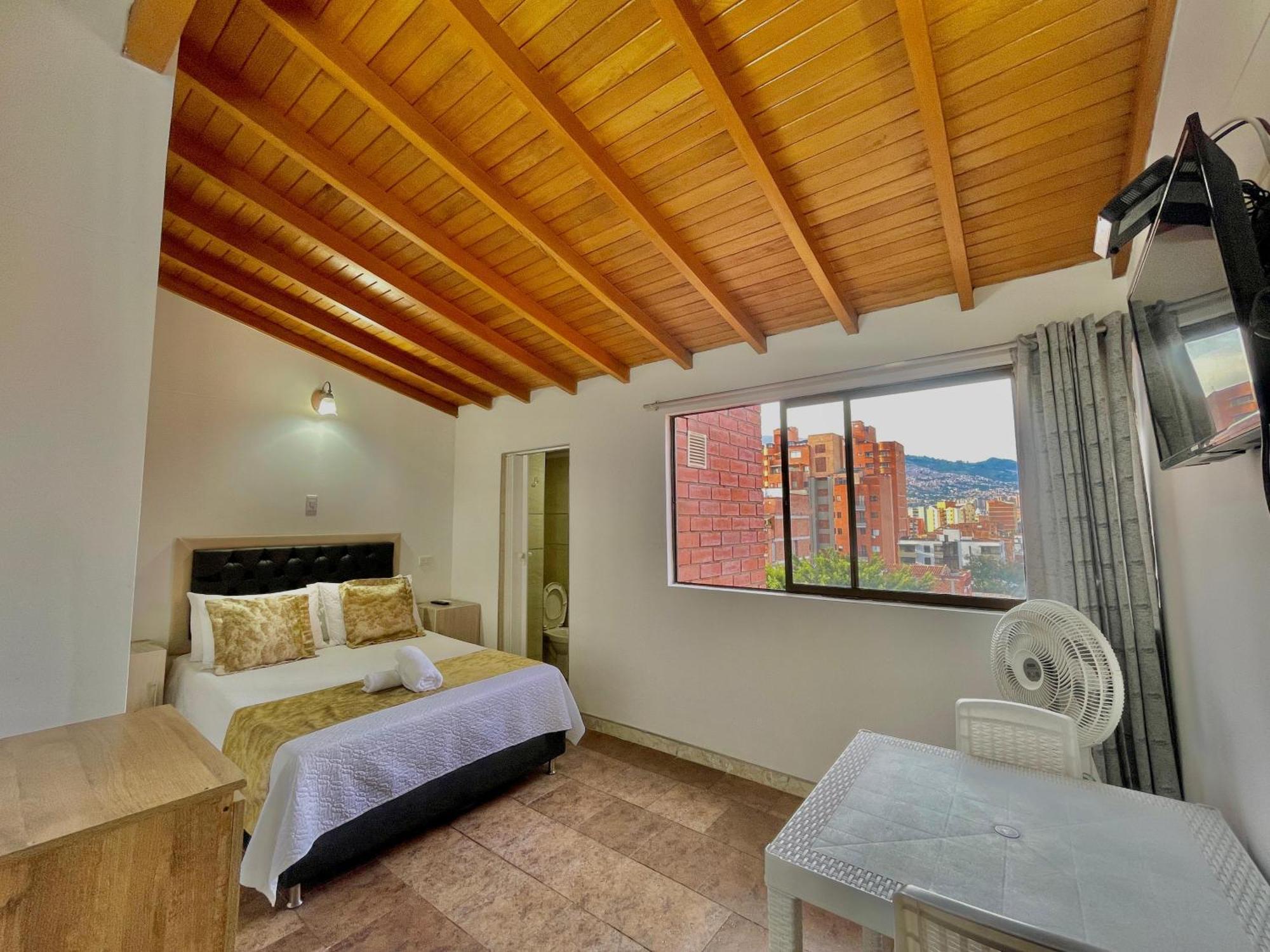 Hotel Torre Primavera Medellin Bagian luar foto