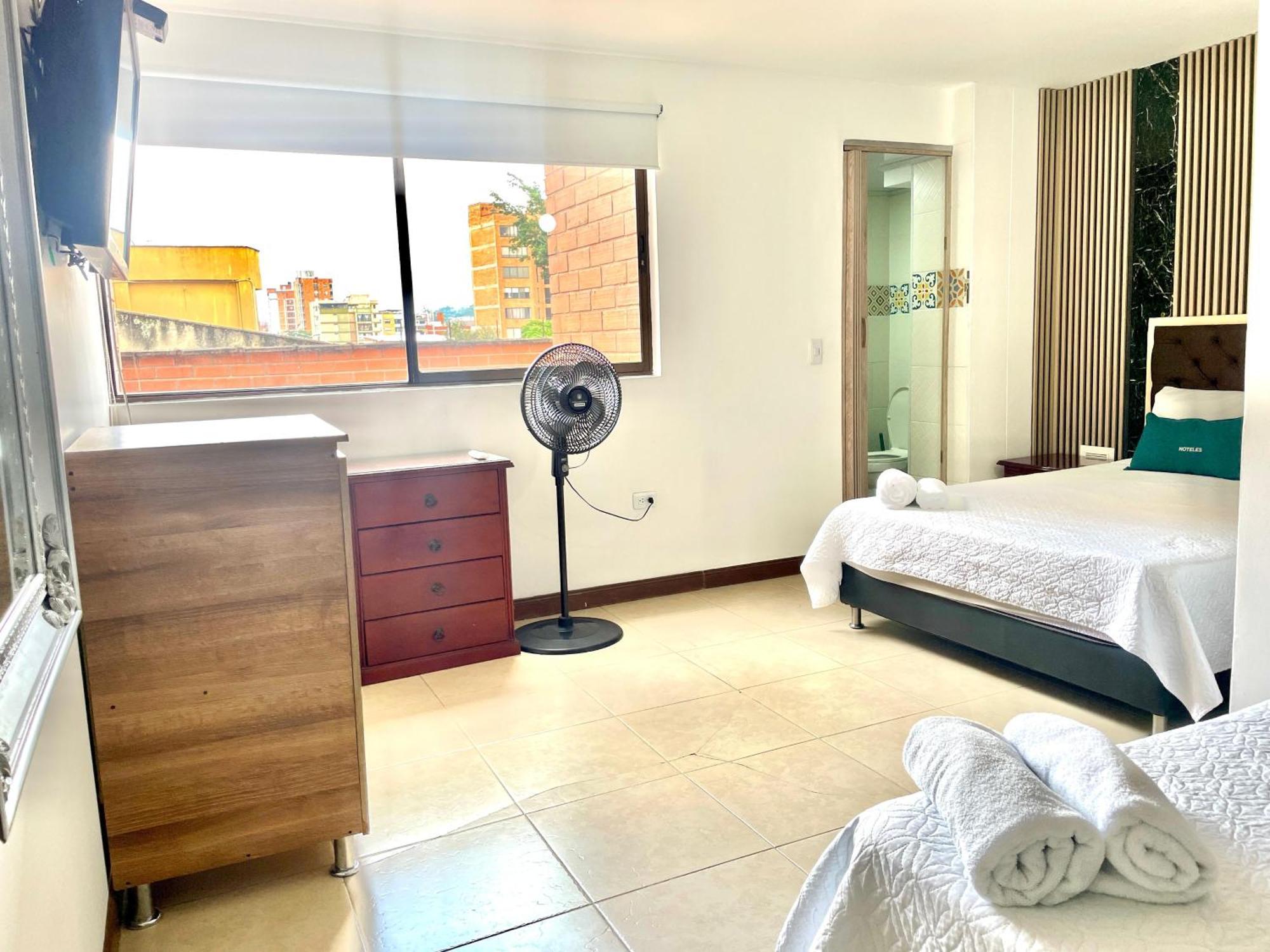 Hotel Torre Primavera Medellin Bagian luar foto