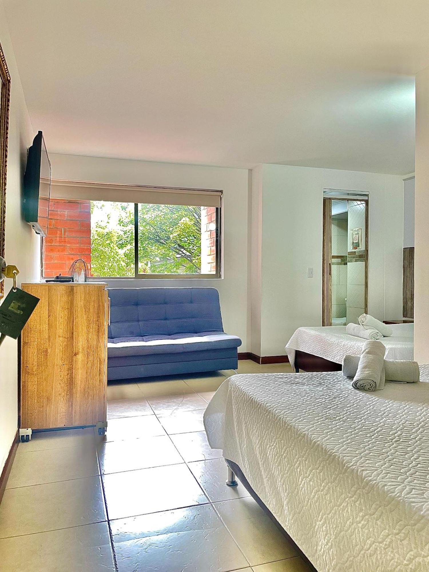 Hotel Torre Primavera Medellin Bagian luar foto