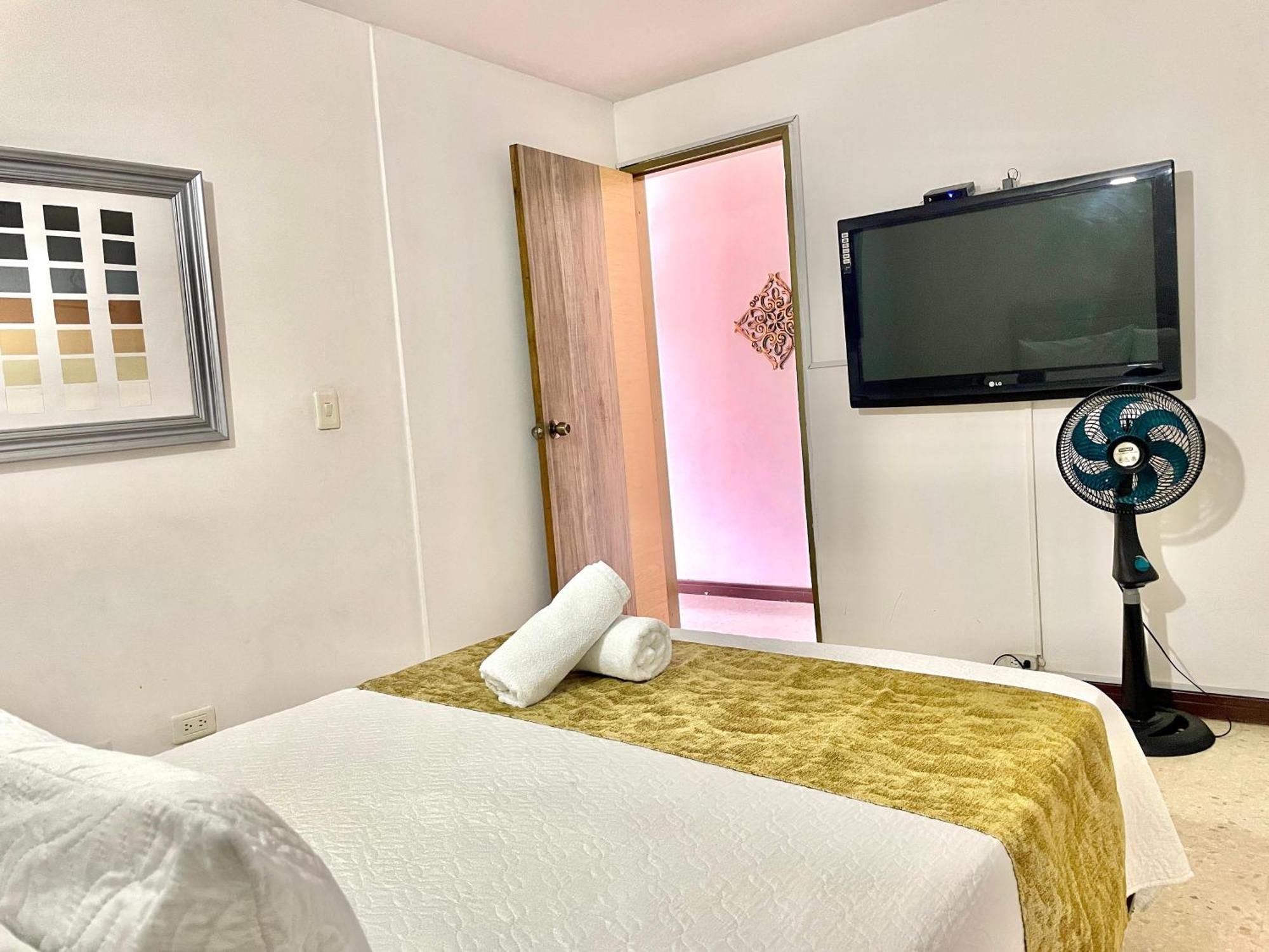 Hotel Torre Primavera Medellin Bagian luar foto