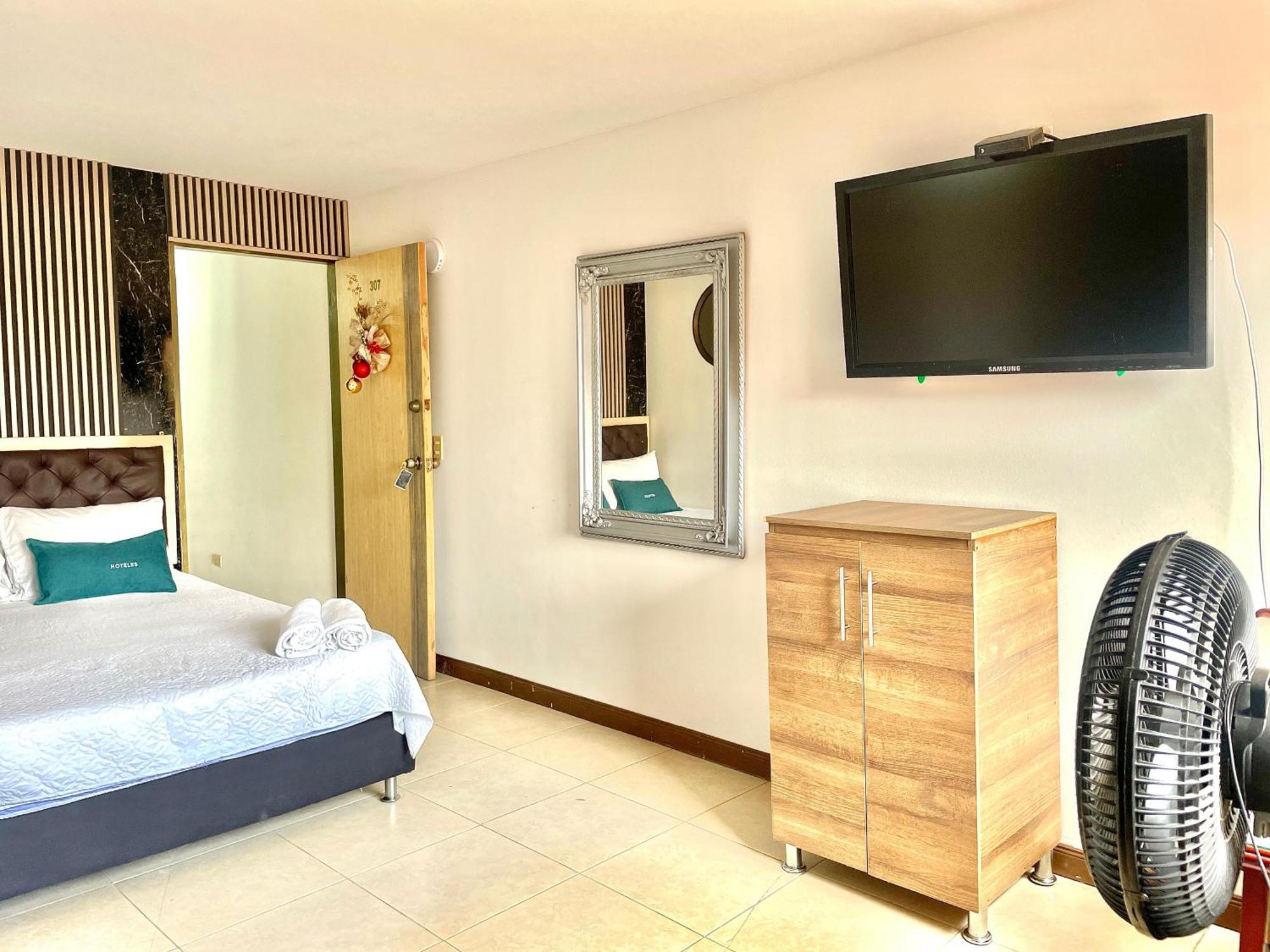Hotel Torre Primavera Medellin Bagian luar foto