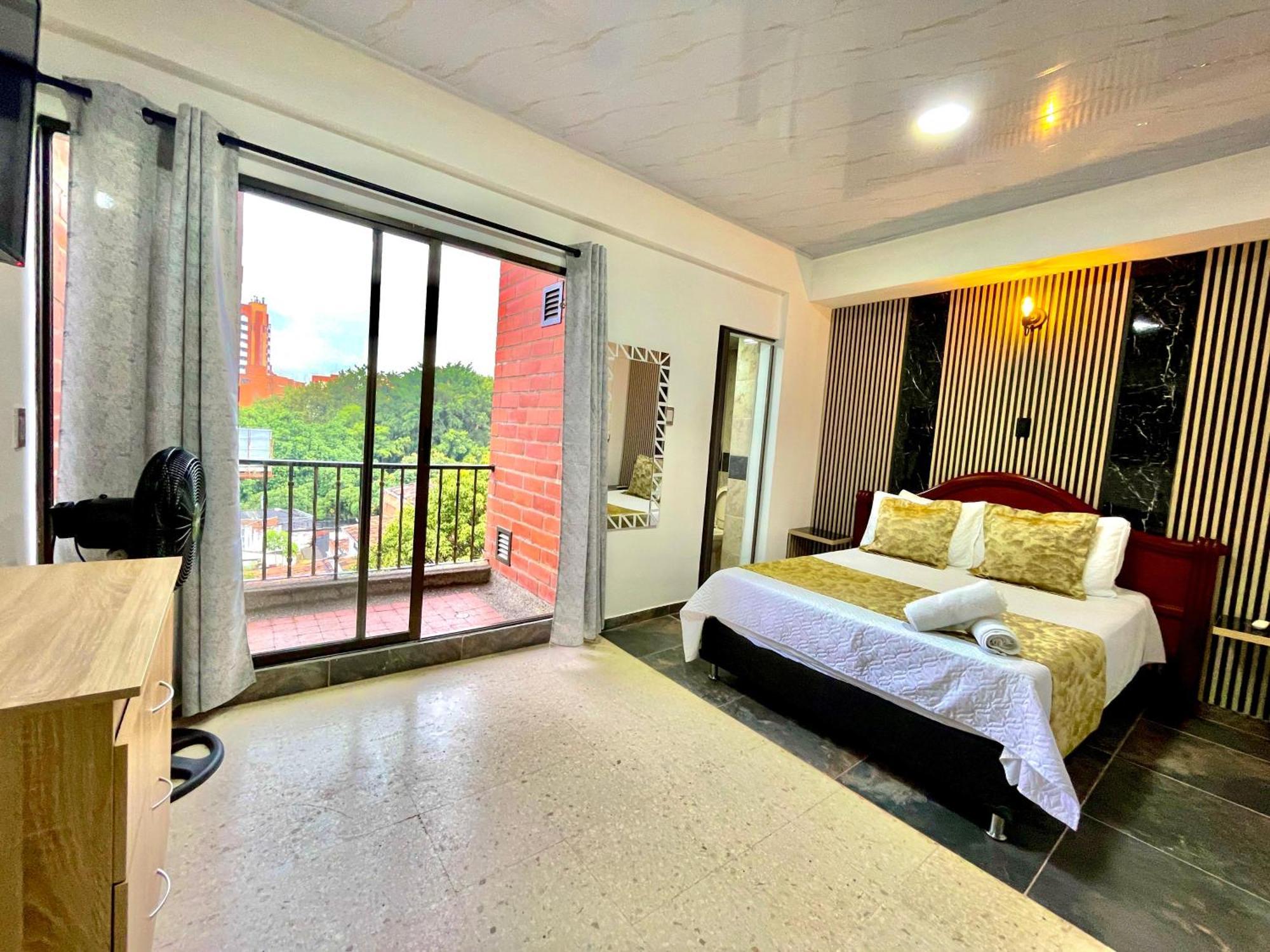 Hotel Torre Primavera Medellin Bagian luar foto
