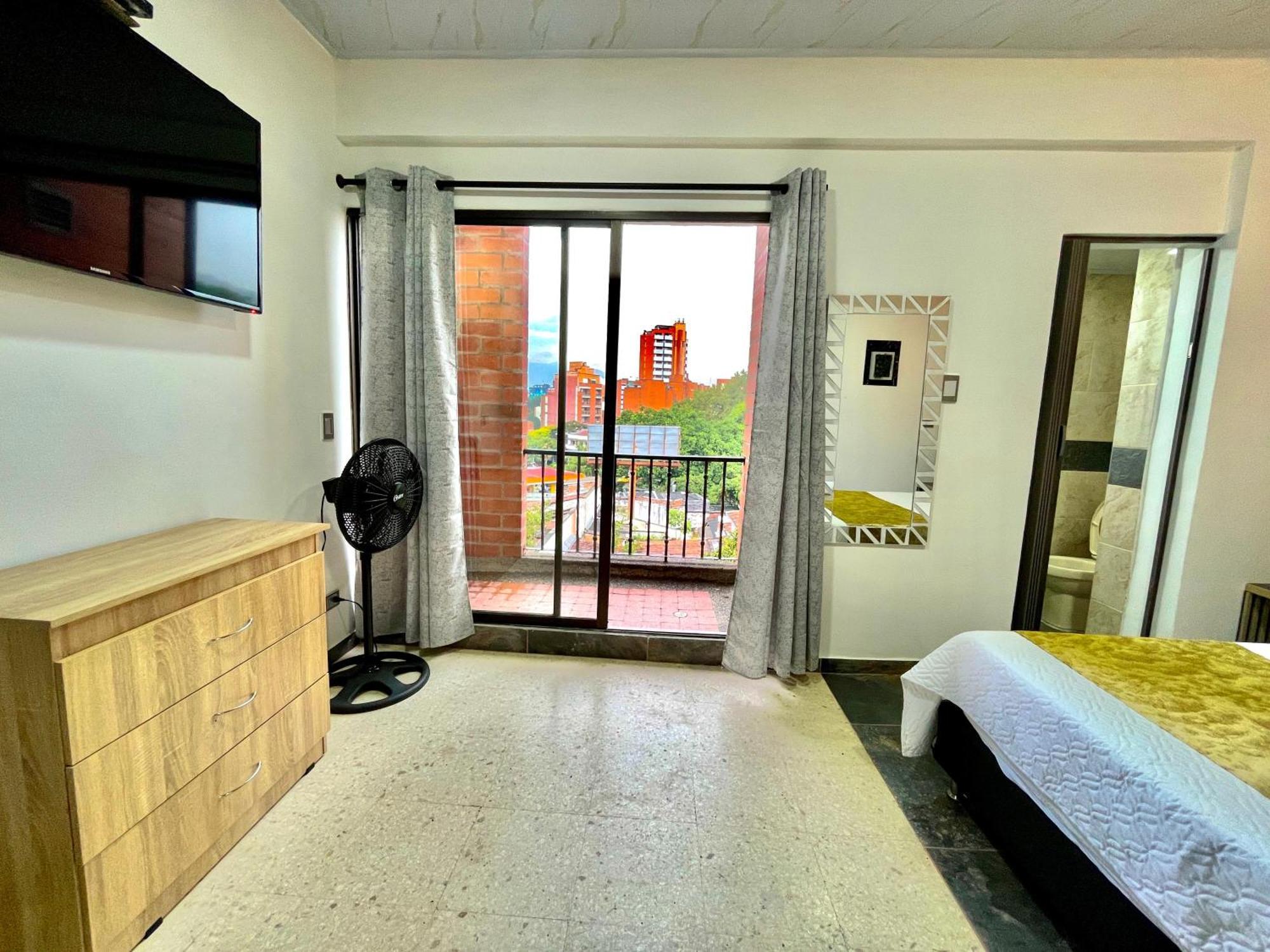 Hotel Torre Primavera Medellin Bagian luar foto