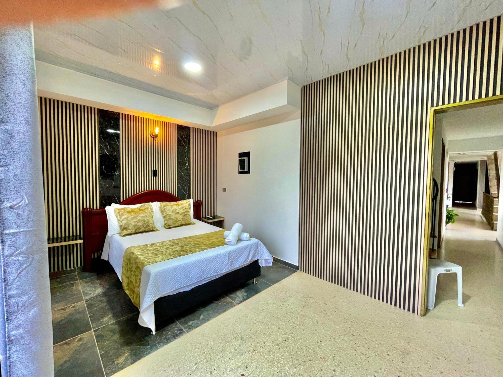 Hotel Torre Primavera Medellin Bagian luar foto