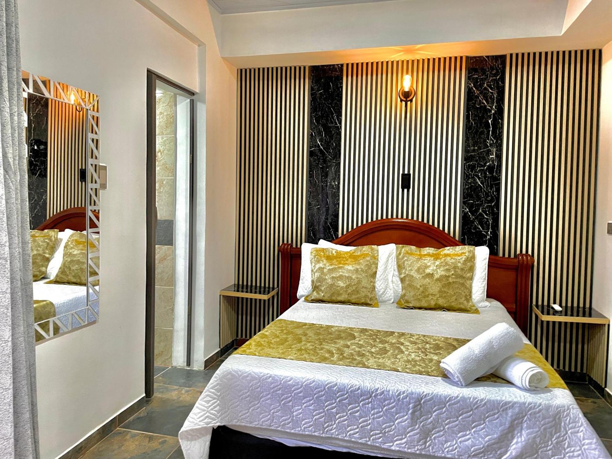 Hotel Torre Primavera Medellin Bagian luar foto
